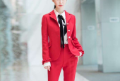 职场红色西服怎么穿好看