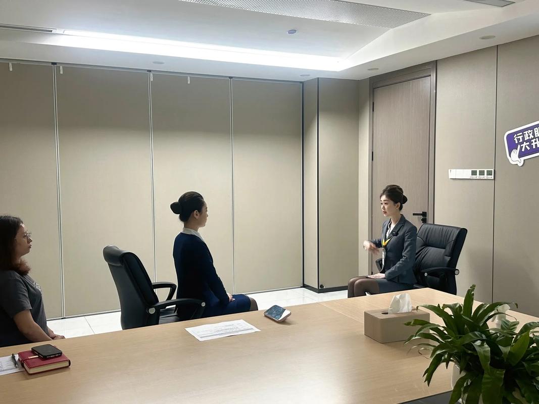 职场女人不想说话怎么办  第1张