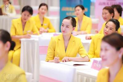 职场礼仪怎么培训的  第1张