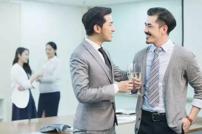职场上如何与人社交融合  第1张